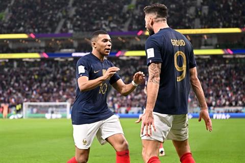 Olivier Giroud: Chiếc nơ lịch lãm trong bộ Tuxedo chiến thắng của Les Bleus